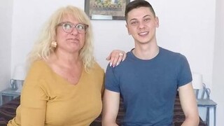 Señora Fina la de España de tetas gorditas folla con un chavalito joven